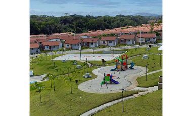 ALQUILO CASA SEMI AMOBLADA EN LA CHORRERA ARBOLADA LOS CEREZOS 3R