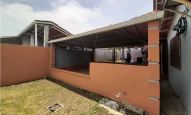 ALQUILO CASA EN LA CHORRERA VALLE DORADO 4R