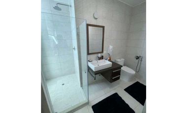 ALQUILO MODERNA CASA EN ALTOS DEL GOLF