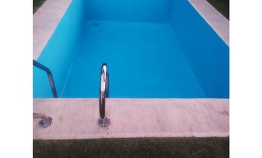 Casa con pileta en venta en La Caleta