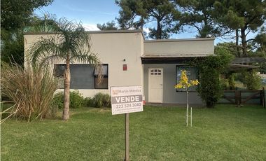 Casa con pileta en venta en La Caleta