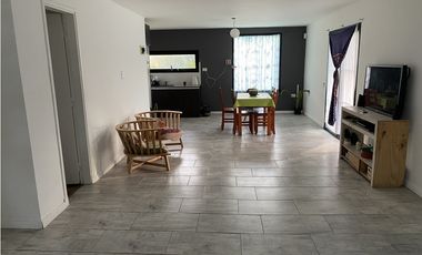 Casa con pileta en venta en La Caleta