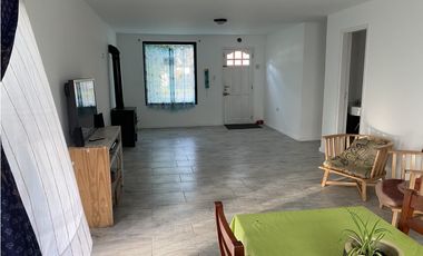 Casa con pileta en venta en La Caleta