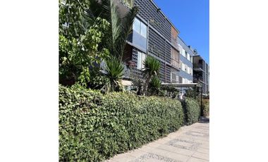 Se vende departamento remodelado en Club Hípico 3360
