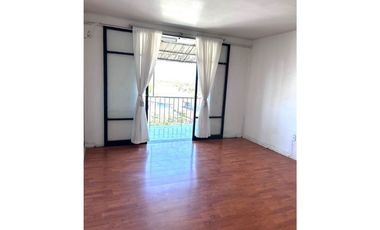 Se vende departamento remodelado en Club Hípico 3360