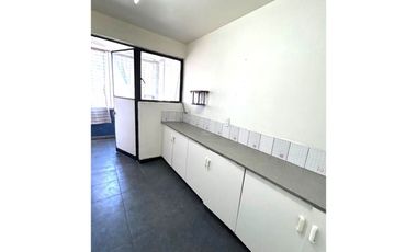 Se vende departamento remodelado en Club Hípico 3360
