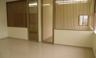 RENTA DE BODEGA 900M2 CUMBRES