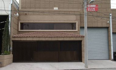 RENTA DE BODEGA 900M2 CUMBRES