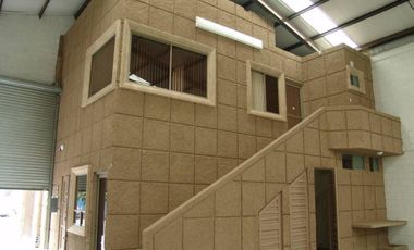 RENTA DE BODEGA 900M2 CUMBRES