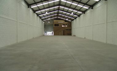 RENTA DE BODEGA 900M2 CUMBRES
