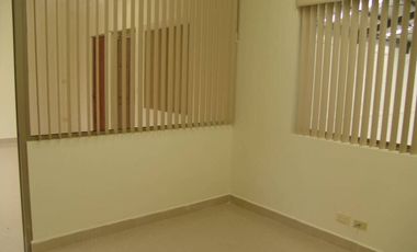 RENTA DE BODEGA 900M2 CUMBRES