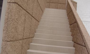 RENTA DE BODEGA 900M2 CUMBRES