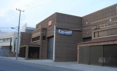 RENTA DE BODEGA 900M2 CUMBRES
