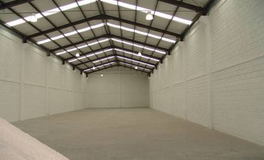 RENTA DE BODEGA 900M2 CUMBRES