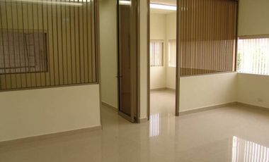 RENTA DE BODEGA 900M2 CUMBRES