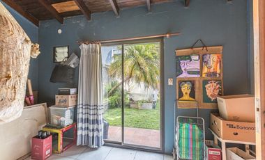 Casa en venta - 3 Dormitorios 2 Baños - Cochera - 280Mts2 - Ituzaingó