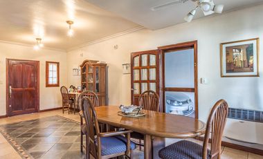Casa en venta - 3 Dormitorios 2 Baños - Cochera - 280Mts2 - Ituzaingó