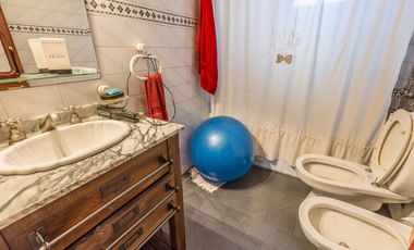 Casa en venta - 3 Dormitorios 2 Baños - Cochera - 280Mts2 - Ituzaingó
