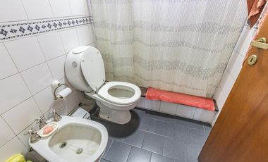 Casa en venta - 3 Dormitorios 2 Baños - Cochera - 280Mts2 - Ituzaingó