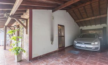 Casa en venta - 3 Dormitorios 2 Baños - Cochera - 280Mts2 - Ituzaingó