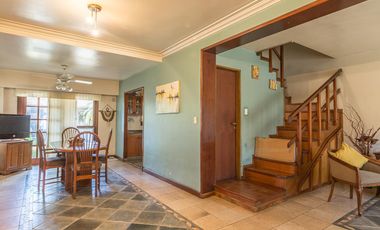 Casa en venta - 3 Dormitorios 2 Baños - Cochera - 280Mts2 - Ituzaingó