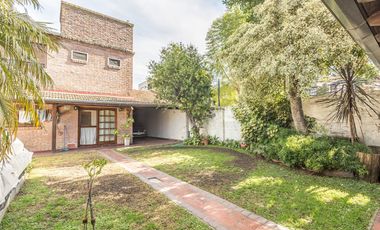 Casa en venta - 3 Dormitorios 2 Baños - Cochera - 280Mts2 - Ituzaingó
