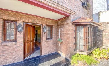 Casa en venta - 3 Dormitorios 2 Baños - Cochera - 280Mts2 - Ituzaingó