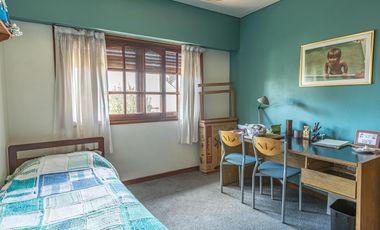 Casa en venta - 3 Dormitorios 2 Baños - Cochera - 280Mts2 - Ituzaingó