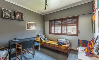 Casa en venta - 3 Dormitorios 2 Baños - Cochera - 280Mts2 - Ituzaingó