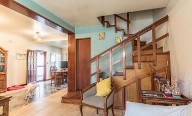 Casa en venta - 3 Dormitorios 2 Baños - Cochera - 280Mts2 - Ituzaingó