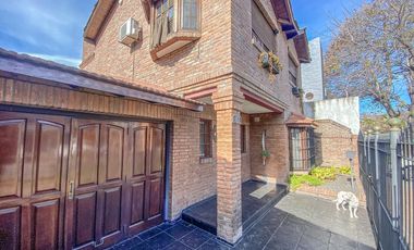 Casa en venta - 3 Dormitorios 2 Baños - Cochera - 280Mts2 - Ituzaingó