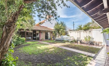 Casa en venta - 3 Dormitorios 2 Baños - Cochera - 280Mts2 - Ituzaingó