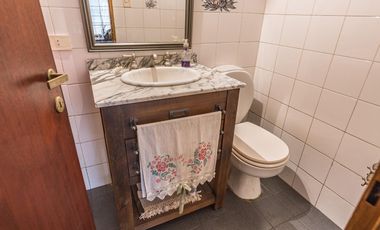 Casa en venta - 3 Dormitorios 2 Baños - Cochera - 280Mts2 - Ituzaingó