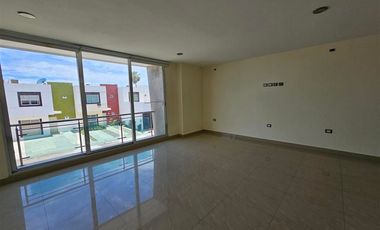 Casa en Privada sector del Valle