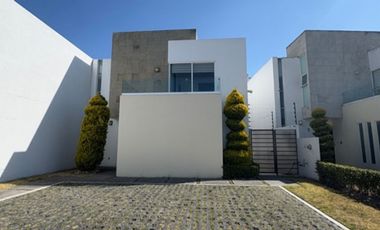 Casa renta Metepec cerca de Ave Tecnológico y Circuito Metropolitano a un costado del Colegio Cumbres