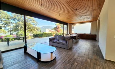 CASA EN RENTA, EN  AVNDARO.