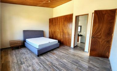 CASA EN RENTA, EN  AVNDARO.
