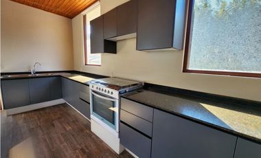 CASA EN RENTA, EN  AVNDARO.