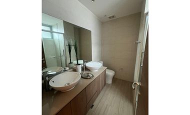 SEA CONFIABLE VENDE O ALQUILA APARTAMENTO PH MAUI