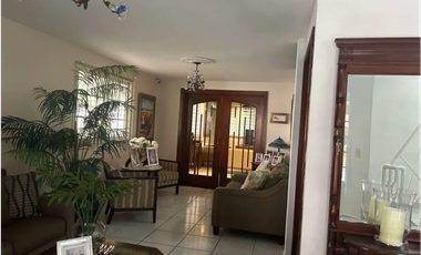 VENDO CASA EN CONDADO DEL REY
