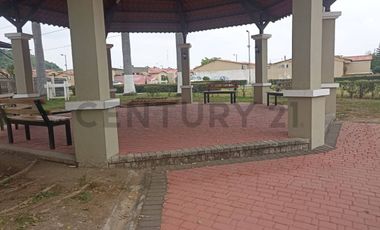 Venta Casa en Urbanización La Joya, 3 Dorm, La Aurora AleL
