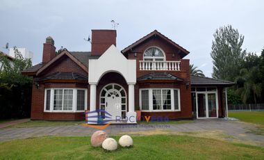 Casa a la venta en Country Banco Provincia