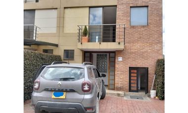 VENDO LINDA CASA EN EL CENTRO DE CAJICA
