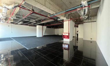 Local Comercial en Arriendo en Isisora Goyenechea 3000