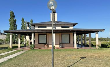 Casa en  PRADOS DE LA ADELINA CLUB DE CAMPO GUALEGUAYCHU