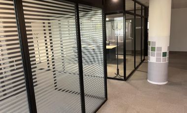 Excelentes oficinas en alquiler sobre Av del Libertador próximas a Av Gral Paz