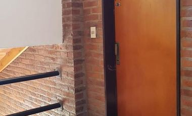 Departamento en venta - 2 Dormitorios 1 Baño 1 Cochera - 54Mts2 - Tolosa