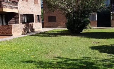 Departamento en venta - 2 Dormitorios 1 Baño 1 Cochera - 54Mts2 - Tolosa