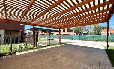 Casa  en Venta- Casas de Santa Guadalupe - Pilar del Este-Jardin-Parrilla-3 ambientes.