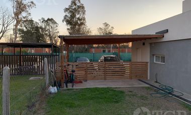 Casa  en Venta- Casas de Santa Guadalupe - Pilar del Este-Jardin-Parrilla-3 ambientes.